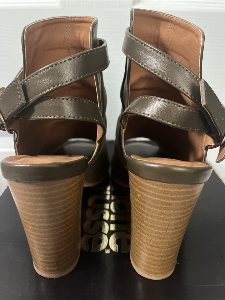 Charlotte Russe Mujer Tacón Alto Eslinga Espalda Punta Abierta Talla 8 Oliva Gamuza Tacón Bloque Foto 4 de 4