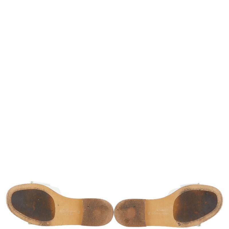 Salvatore Ferragamo ISERA Vara Ribbon Studs Sandals Flat Size: 6D  