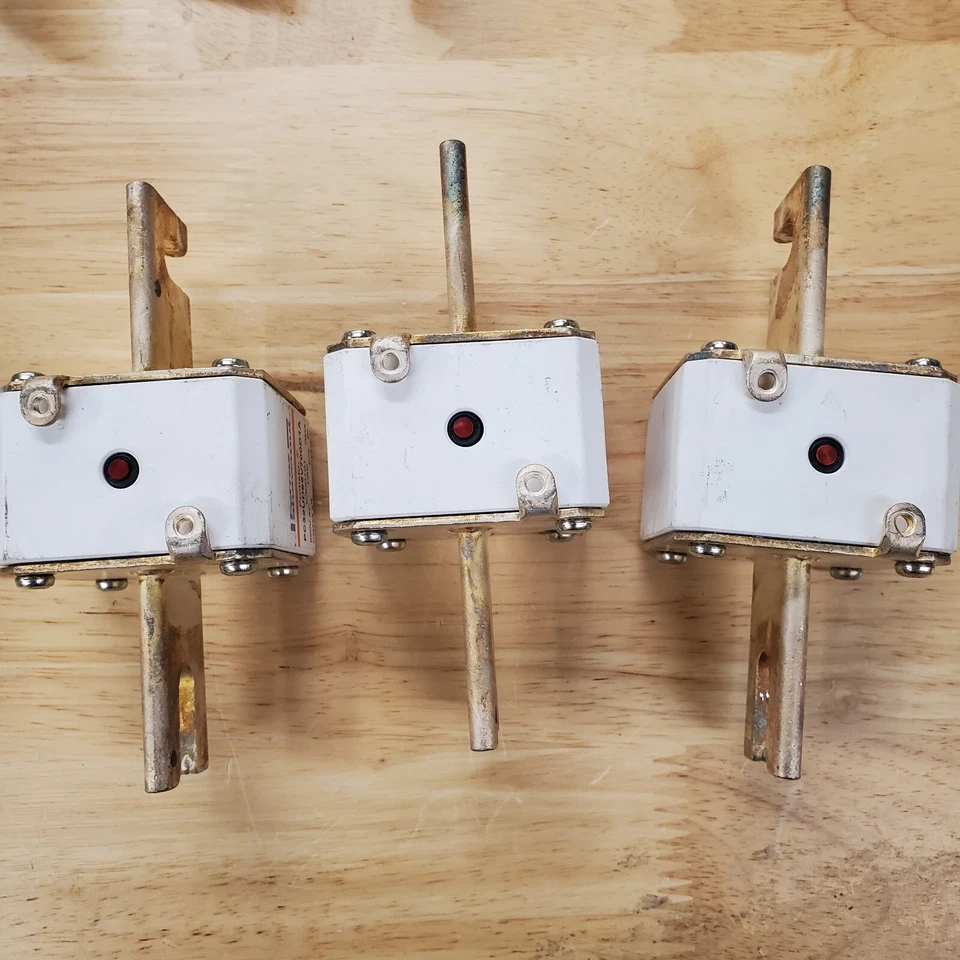 MERSEN PC32UD69V700D1A Ferraz Shawmut 700 ампер 690 В переменного тока (б/у) - Изображение 4 из 4