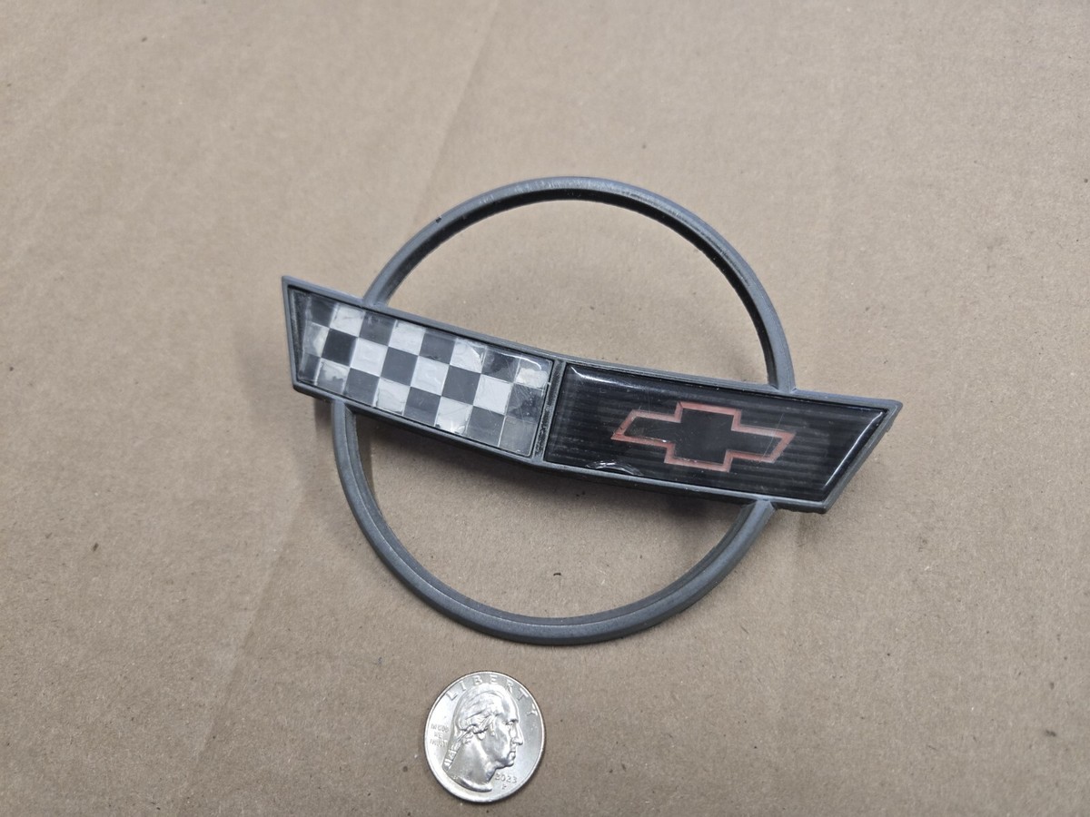 49chevyオーダー Chevy OEM 1984-1990 Corvette C4 Front Nose Emblem Badge Logo