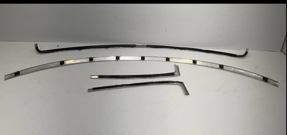 Juego de molduras de parabrisas cromado Ford F150 F250 F350 Bronco 1980-1996 OEM Foto 2 de 4