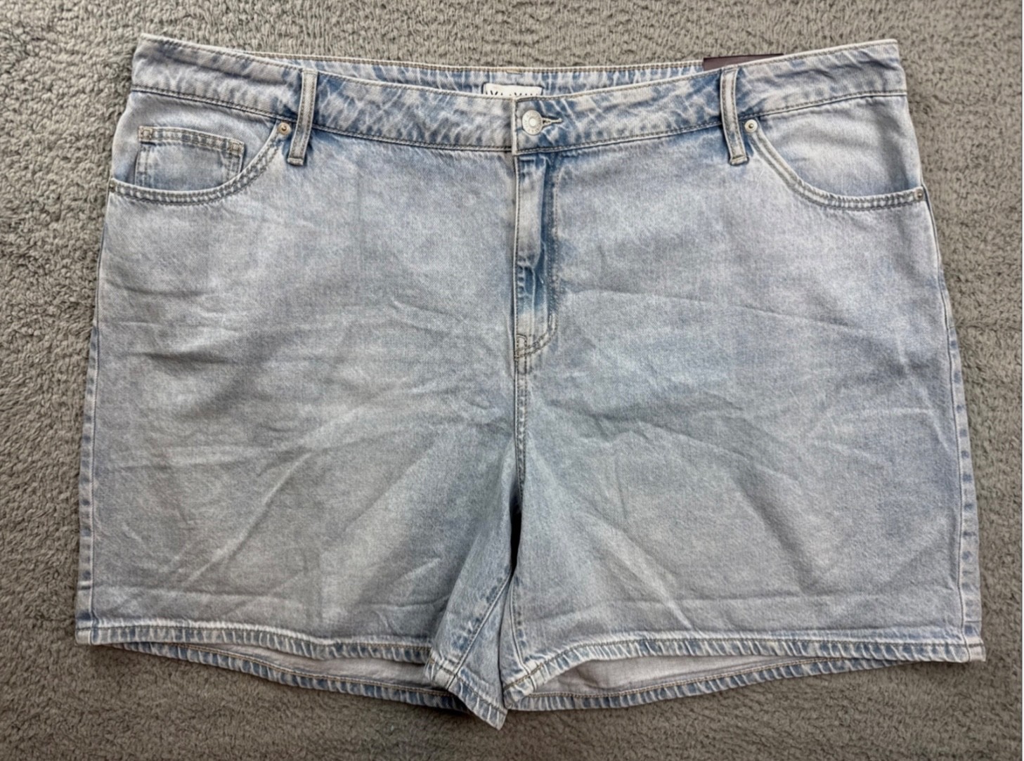 New Women’s Size 22 High Rise Blue Light Wash Midi Shorts By AVA & VIV   1910