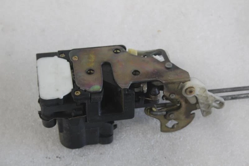 1998 1999 2000 2001 2002 2003 2004 BUICK REGAL ПРАВАЯ ЗАДНЯЯ ДВЕРЬ ЗАМОК ПРИВОД - Изображение 3 из 4