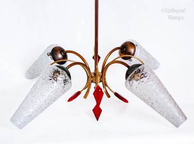 Französischer Space Age Kronleuchter Leuchte mit roten Diamanten und Glaskegelschirmen