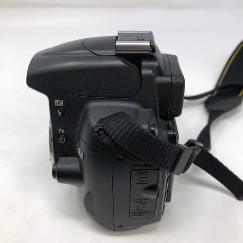 Nikon D5000 12.3MP Digital SLR DSLR Camera - Picture 5 of 8