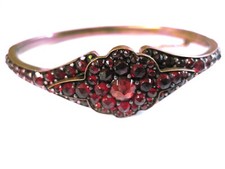 Antiker Armreif mit Granat, 14,33 g