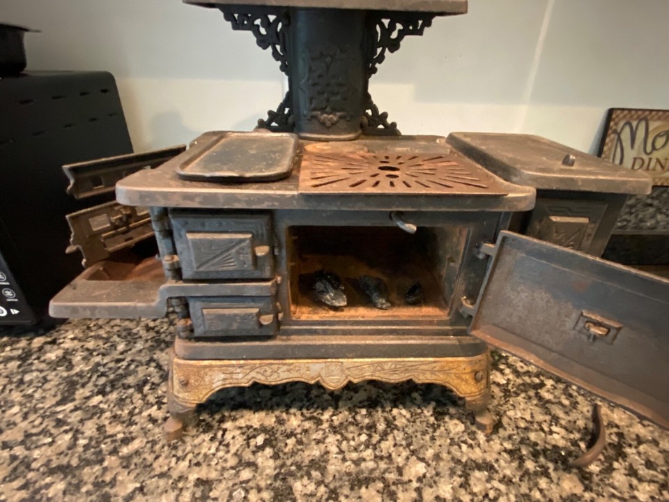 Vintage MT PENN STOVE WORKS “THE ROYAL ESTHER" SALESMAN SAMPLE CAST