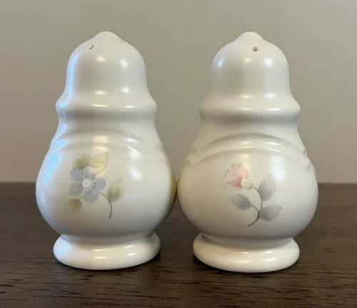Vintage Pfaltzgraff Perennial Tea Rose Salt and Pepper Shaker Set 3 7/8" EUC