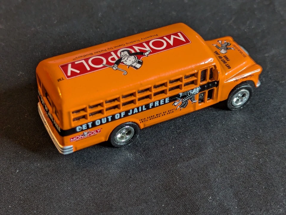 Chevrolet Hasbro 1956 Monopoly Bus Johnny Lightning de colección Foto 2 de 4