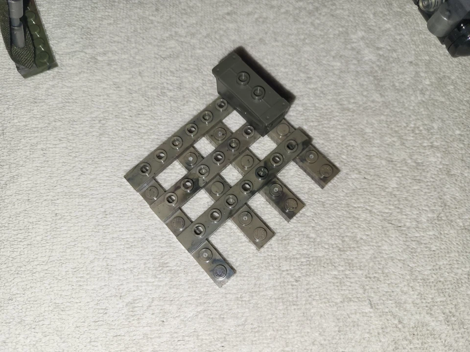 Call of Duty Mega Bloks Anti-Armor Helicopter Set DPB60 Near Complete All Figs - Image 4 of 4