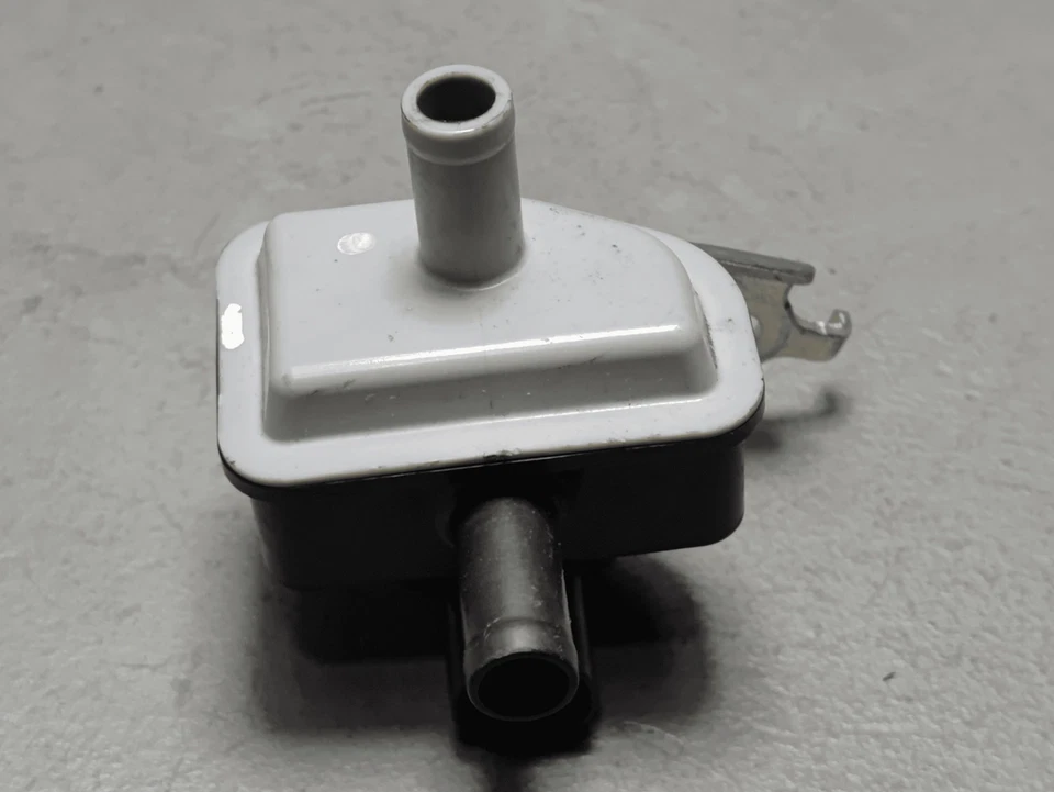 2018-2024 Toyota Camry 2.5L Vapor Canister Purge Solenoid OEM - Image 4 of 4