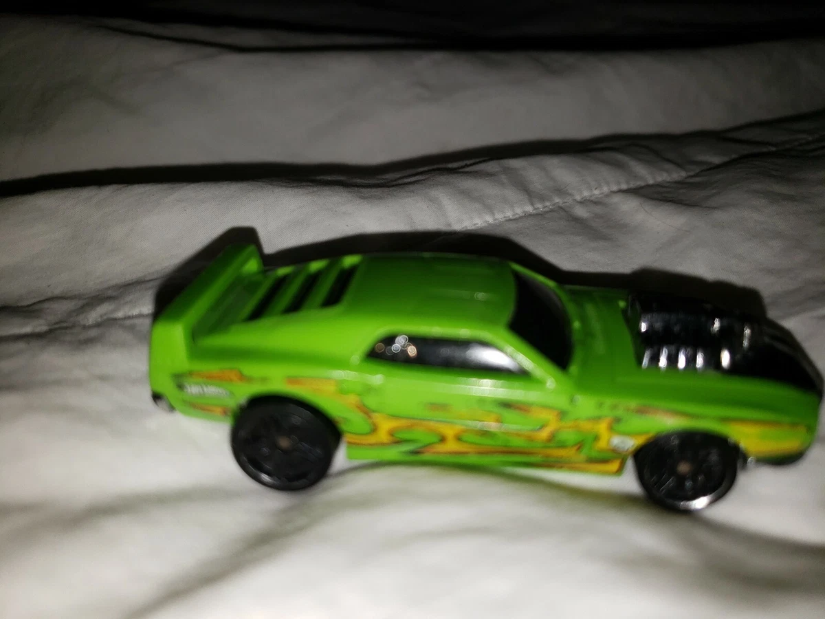 Hot Wheels Acceleracers Metal Maniacs Riveted brigjt green Variation