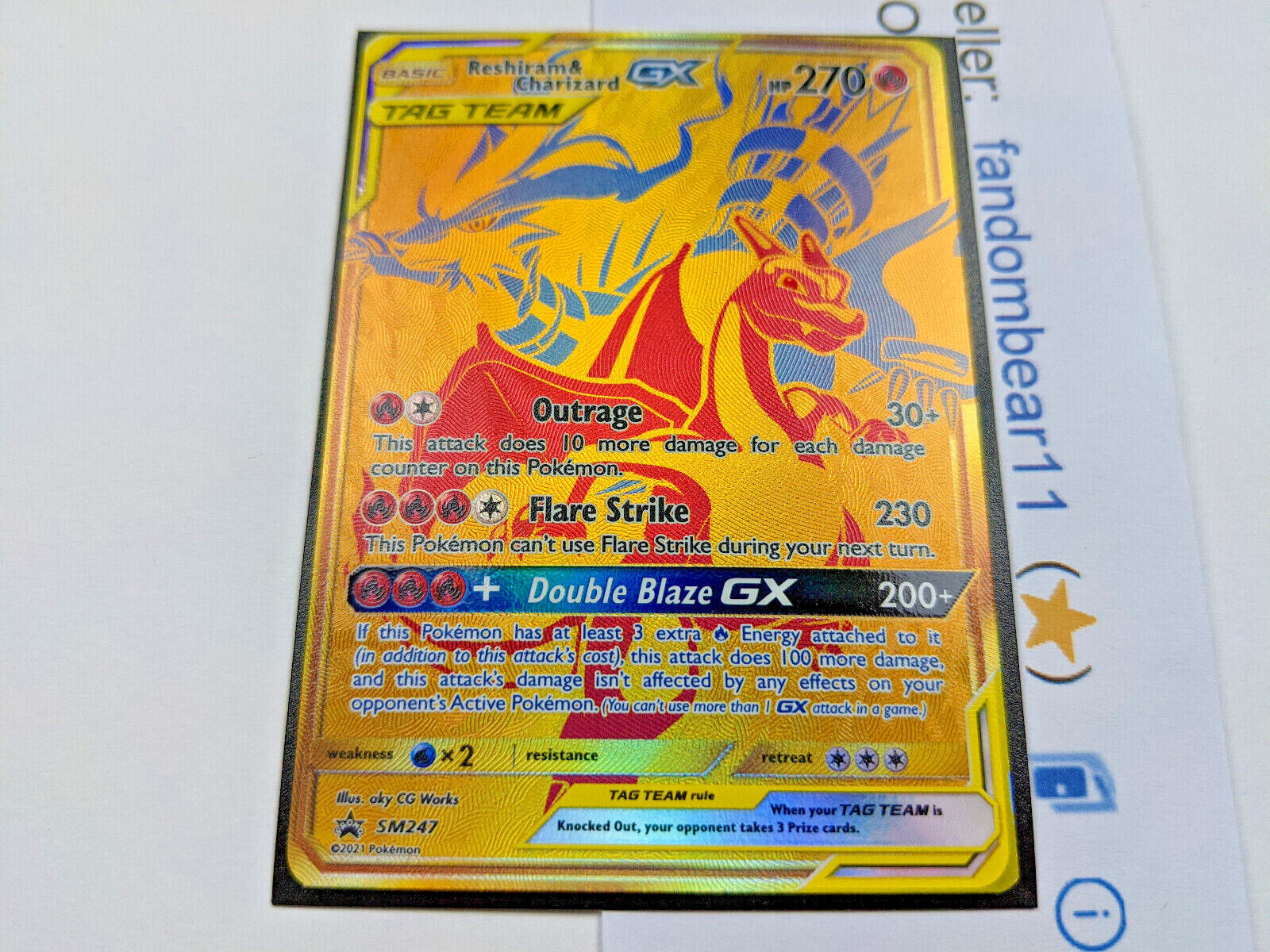 Carta pokemon Reshiram e Charizard GX dourada promo SM247