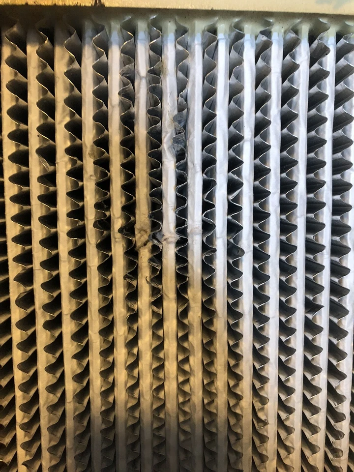 Filtro HEPA 24" x 24" x 6 [Usado para una campana de flujo para propagación de hongos Foto 3 de 4