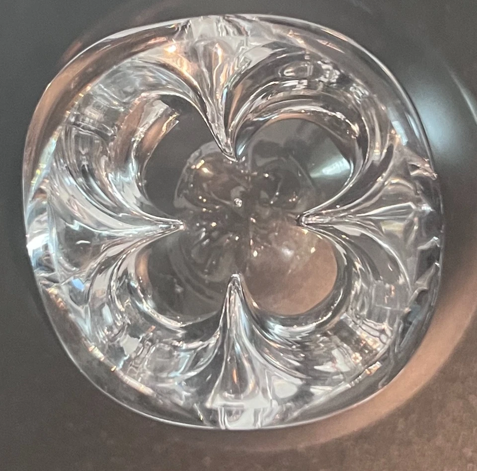 Copa de vino vintage de cristal escandinavo Sigrid 4 lóbulos 1963 4-1/4x3-3/4 pulgadas Foto 3 de 4