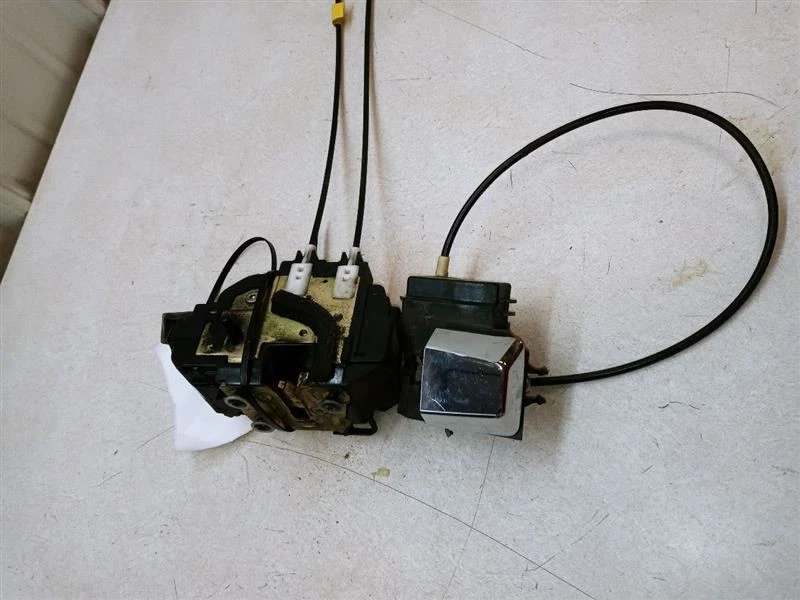 Actuador de cerradura de puerta trasera para pasajero Nissan Titan Armada 2004-2006 OEM usado  Foto 2 de 3