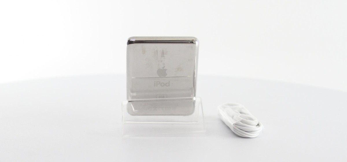Apple iPod nano A1236 8GB - 3rd Generation - Silver (MA980LL