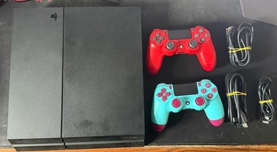 Sony PlayStation 4 CUH-1215A Black 500gb 2 controllers LOW Firmware 8.52