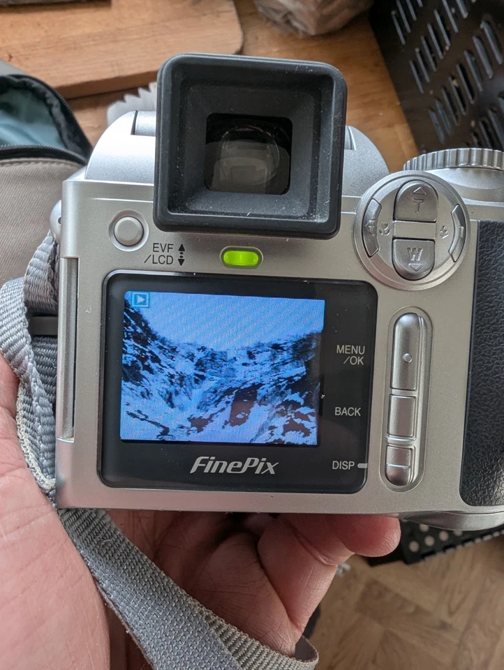 Fujifilm FinePix S3000, photo 3 of 3
