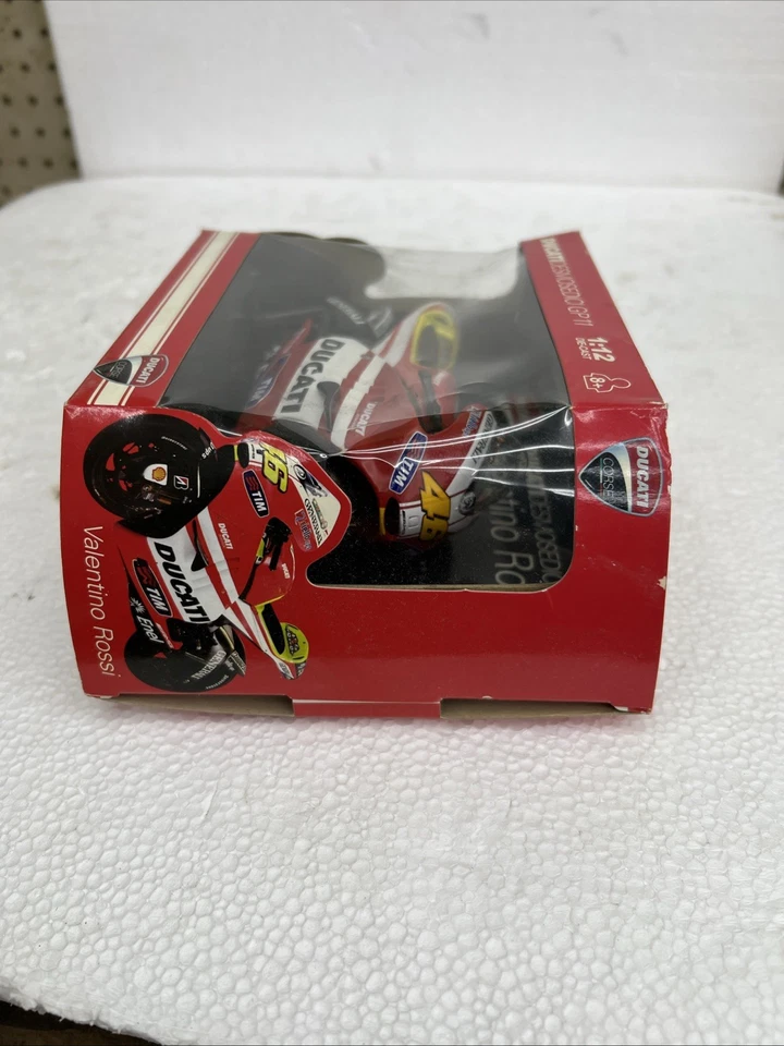 1:12 New Ray   Ducati Desmosedici GP11 Valentino Rossi And Nickey Hayden Bikes - Image 3 of 4
