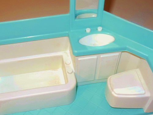 HTF LITTLE TIKES VINTAGE DOLLHOUSE FAMILY REPLACEMENT BATHROOM DOLL FURNITURE - Picture 5 of 5