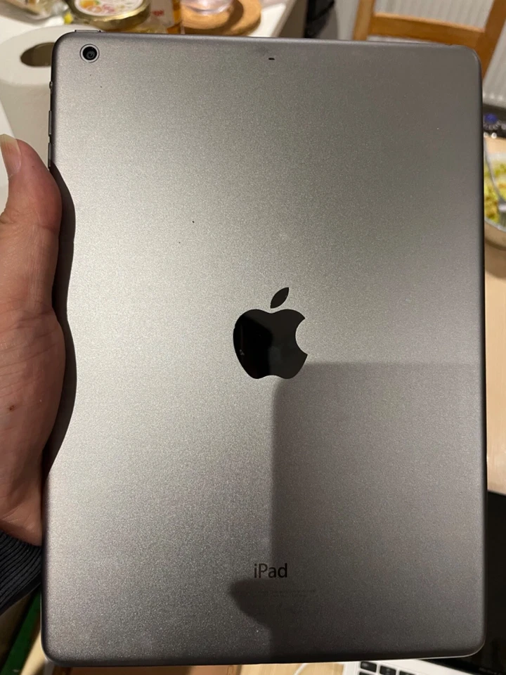 Apple iPad Air 1st Generation 128G Space Grey WiFi and Grade A condition - Image 2 of 4
