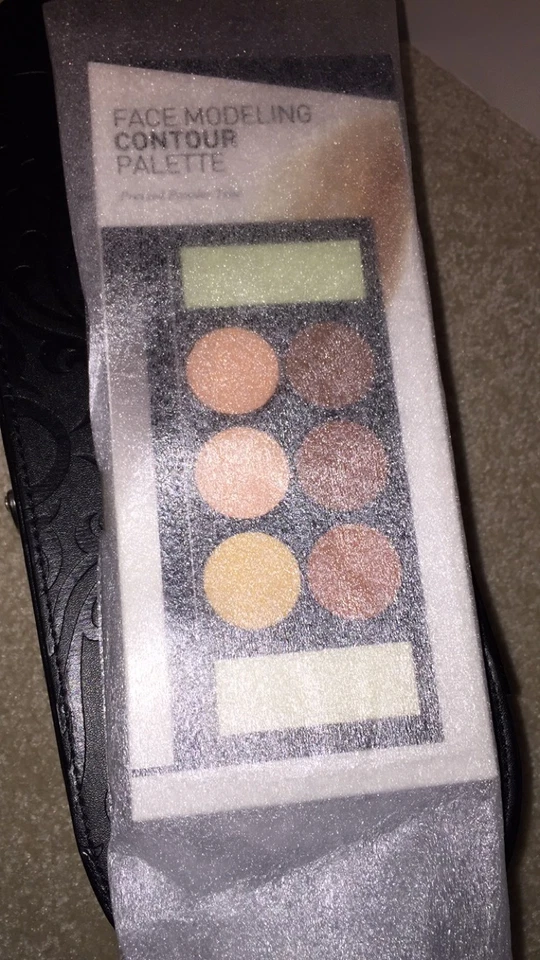 Totalmente Nuevo en Caja, PALETA DE CONTORNO DE MODELADO FACIAL, por Cailyn Cosmetics Highlight Foto 3 de 3