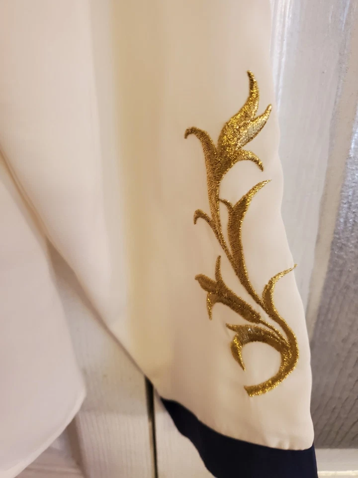 Blusa JORDEN Vintage Marfil Con Apliques Dorados Talla Pequeña Foto 4 de 4