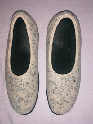 Aerosoft Damen Ballerina Schuhe Hausschuhe beige Größe 39 Neuwertig 