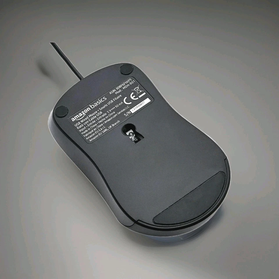 Amazon Basics USB Wired Mouse 3-Button Standard Black - Image 3 of 4