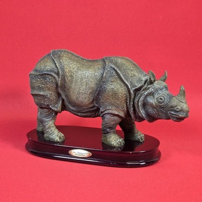 Juliana Collection Nashorn Figur Bronzeoptik Nashorn Skulptur Holzsockel