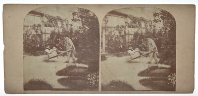 Stereoskopisches Fotoalbum, Kinder spielen mit Schubkarre