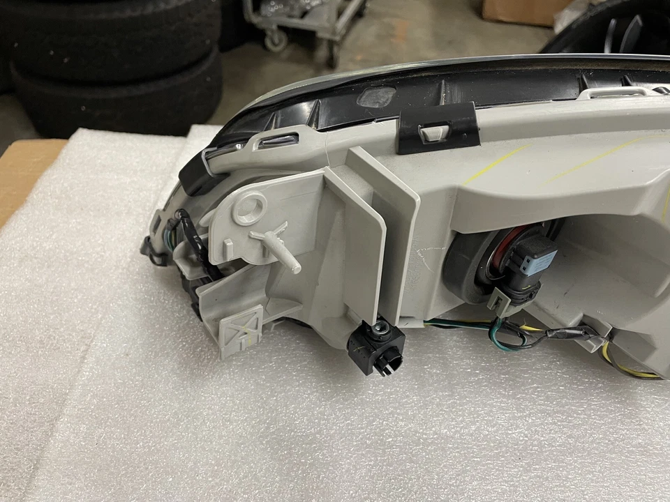 Faro derecho genuino GM OEM para Chevy Malibu 08-12 22897127 Foto 4 de 4