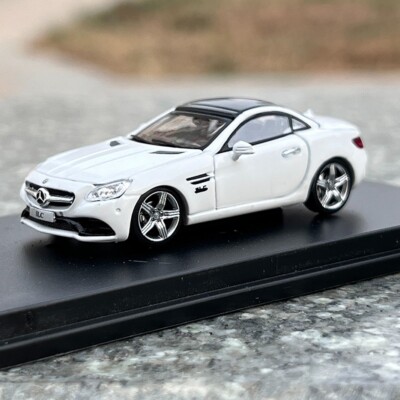 Voiture miniature blanche moulé sous pression Mercedes-Benz AMG
