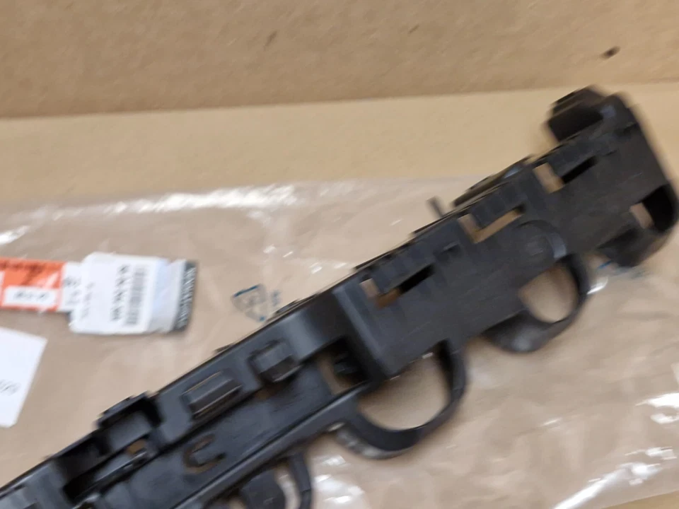 Barra de impacto parachoques trasero Renault Clio soporte MK4 2013-2015 850424459R genuino NUEVO Foto 2 de 4