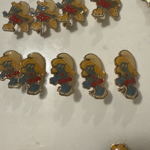 Vintage 19 Girl Smurf Smurfette in Skirt Collectible Pin 1980s Lot Different - Picture 4 of 8