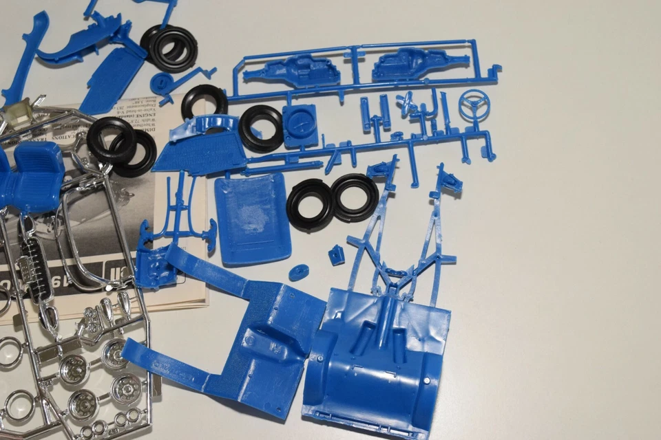 A27 1:25 REVELL 1203 CHEVROLET CORVETTE KIT PRESQUE COMME NEUF EN BOÎTE - Photo 4/4