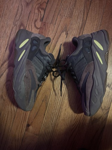 Yeezy Boost 700 Muave V2 men’s 8 - Picture 2 of 5