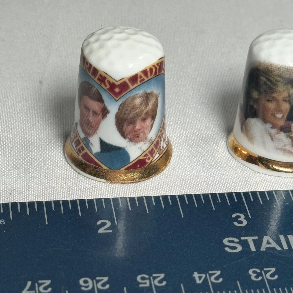 Lote de dedal vintage família real 6 peças rei (príncipe) Charles princesa Diana - Imagem 2 de 4