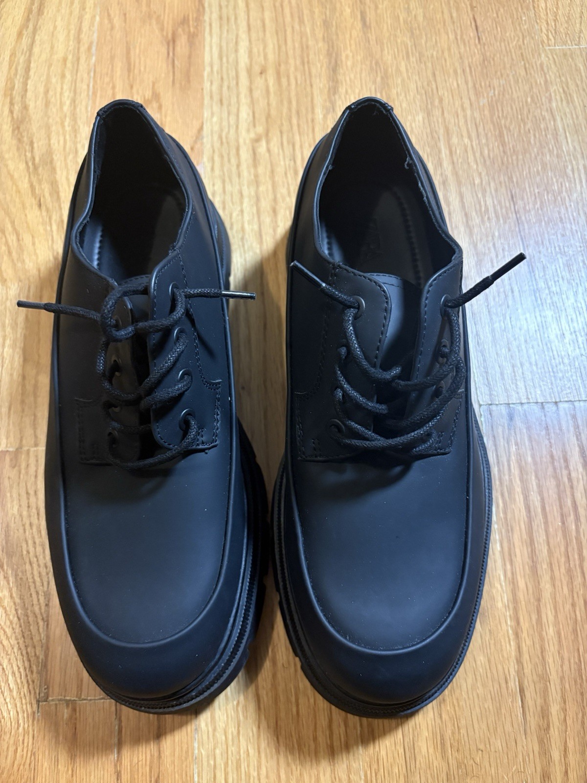 Zara Man black rubber-like lace-up derby shoes with a chunky lug sole