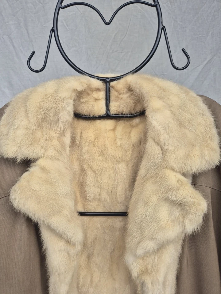 Autumn coat with white mink inserts - fine elegant fur - Image 4 of 4