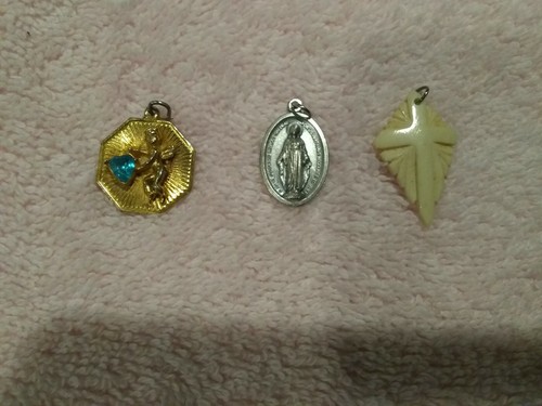 3 ciondoli - Croce, San Cristoforo con croce sul retro, angelo - Foto 1 di 4