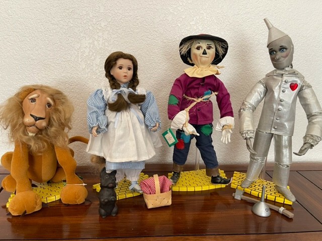 Vintage 90s Ashton Drake Wizard of Oz Dolls Dorothy Scarecrow Tin