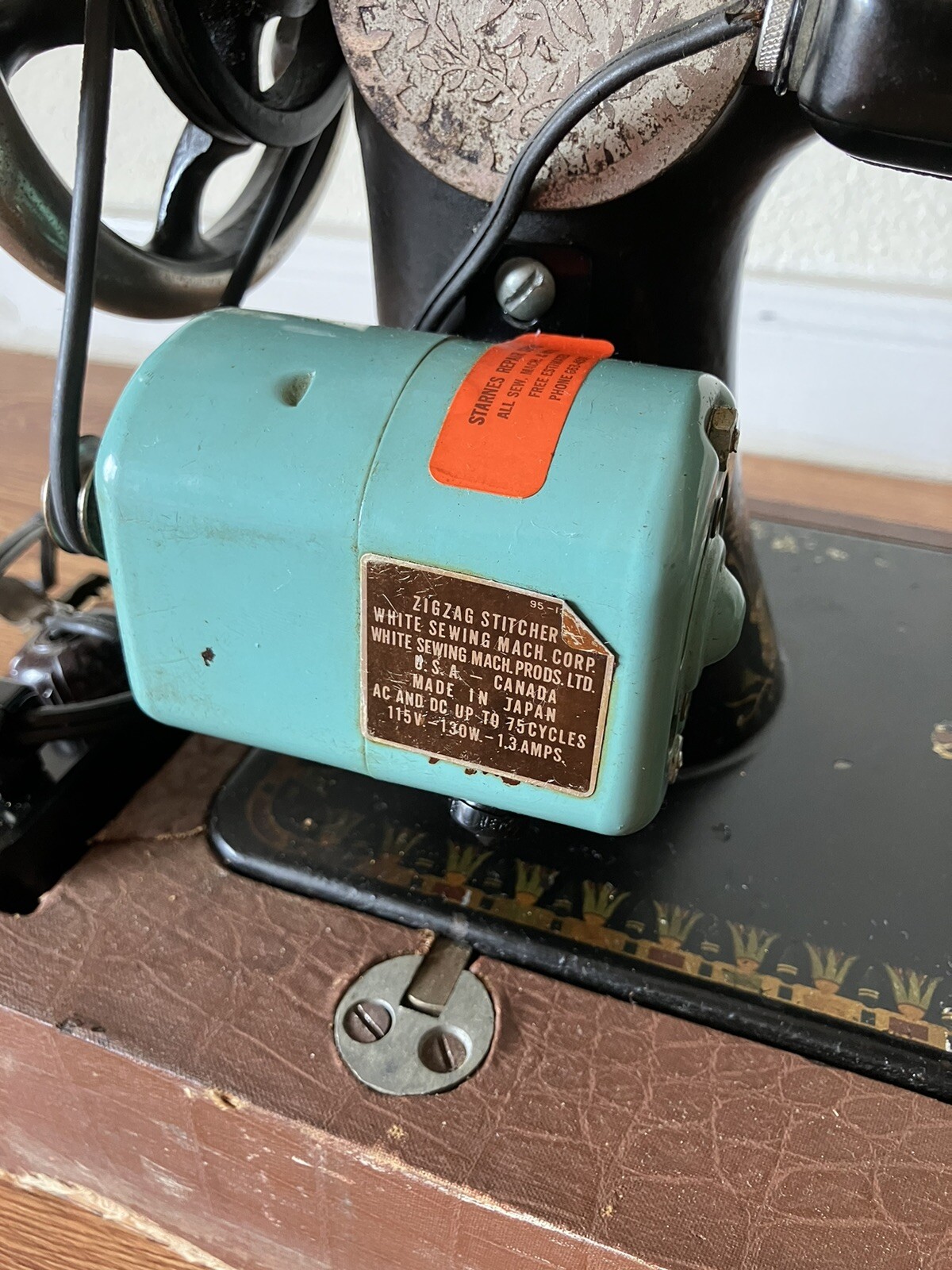 Antique Singer Model 66, 66k Lotus decals Sewing Machine With Case