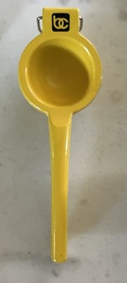 Bene Casa Aluminum Lemon Enamel Hand Press Orange Juicer Tool for Kitchen & Bar
