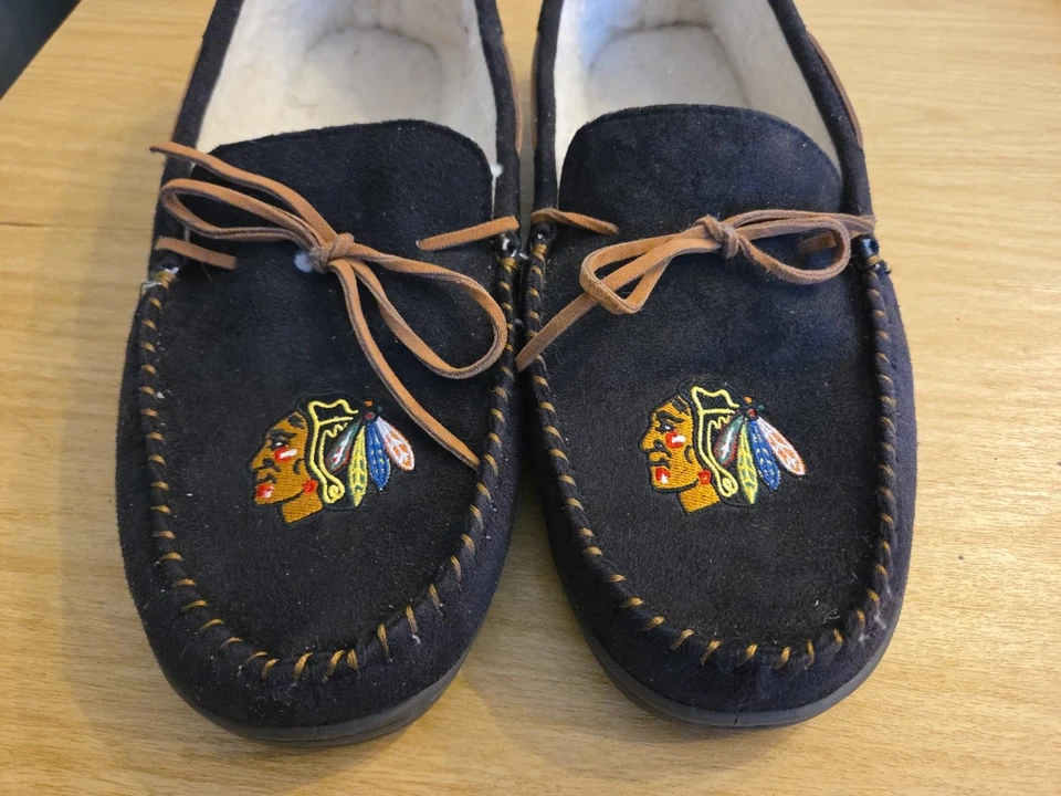 Chicago Blackhawks Men's Team Color Moccasin Slippers XL - Image 2 of 4