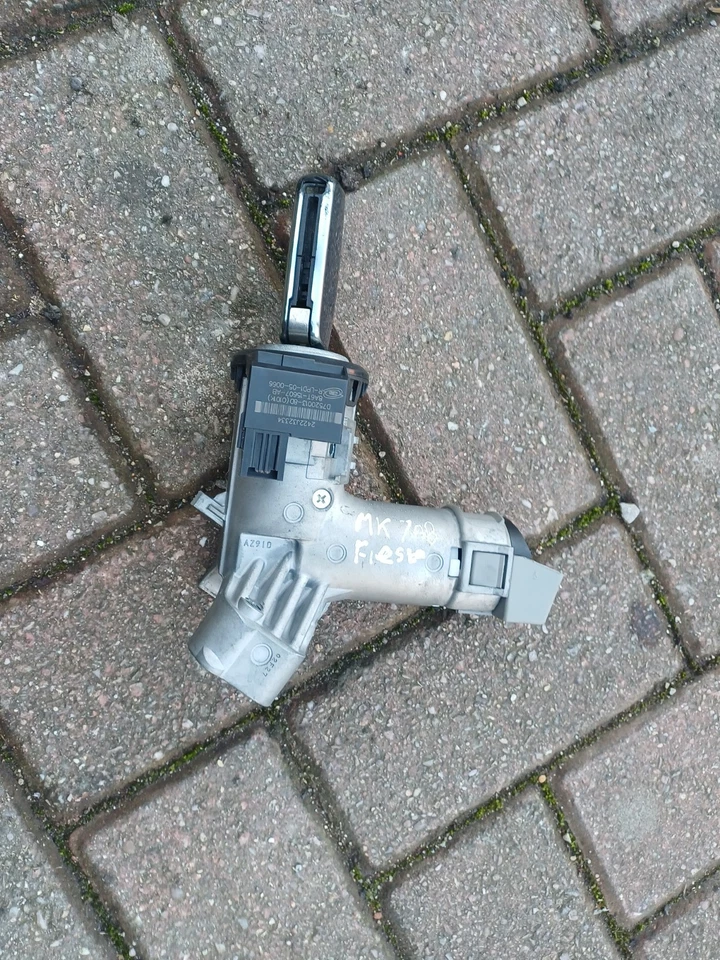 Ford Fiesta MK7 barril de encendido y llave 8V513F880CG 2012 Foto 2 de 4