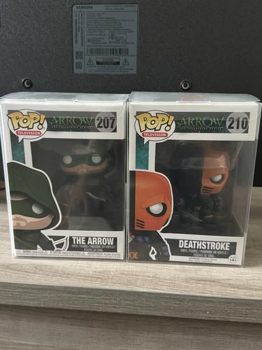 Funko Pop! DC Comics the Arrow #207 and Deathstroke #210 TV Show Collectibles