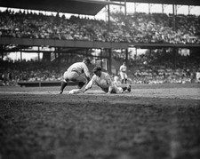 LOU GEHRIG STEALS 3RD BASE BASEBALL 8x10 GLOSSY PHOTO PRINT