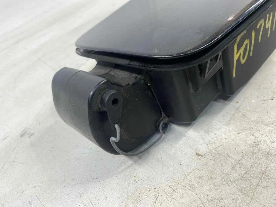 06 07 08 09 10 BMW 650I Fuel Tank Door - Image 3 of 4